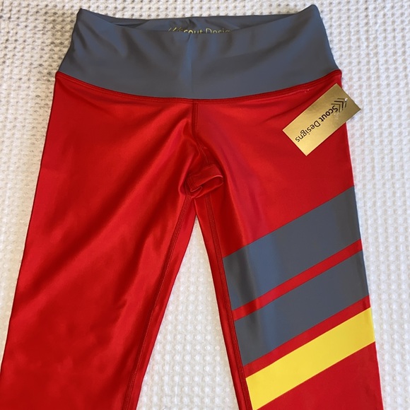NEW! $78 SCOUT DESIGNS Size LARGE Red Leggings Yellow Gray Chevron Stripes - Picture 2 of 16
